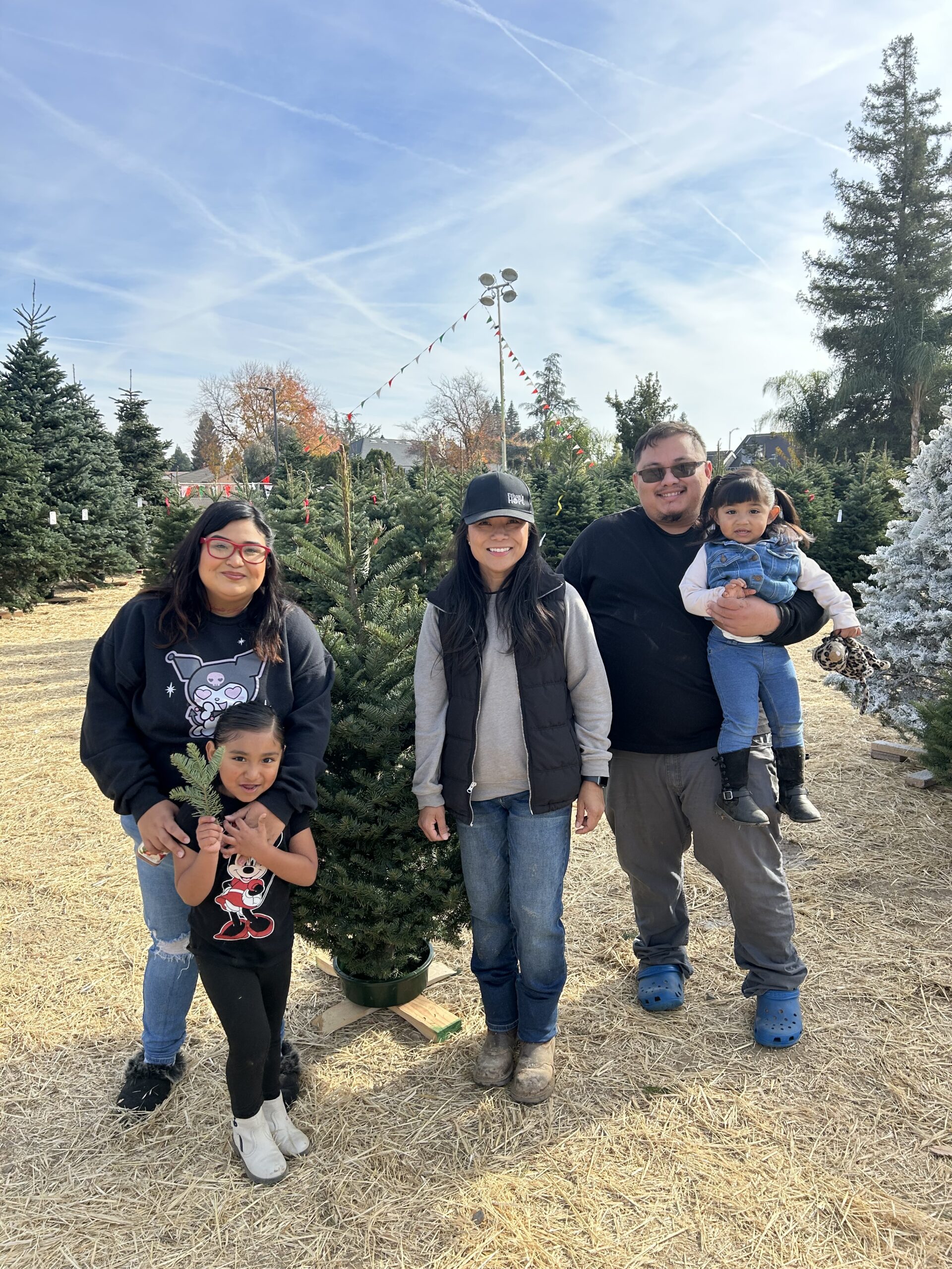 A FAMILY OF 5 SUPPORTED BY THE ETHANS HOPE FOUNDATION DURING CHRISTMAS